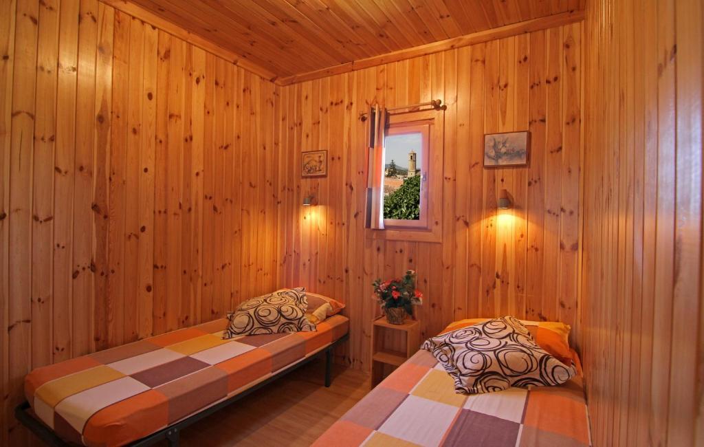 Camping Bungalow Serra De Prades Resort Vilanova de Prades Rum bild